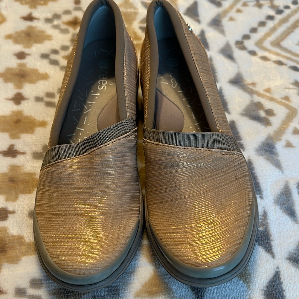 Bzees lightweight shoes